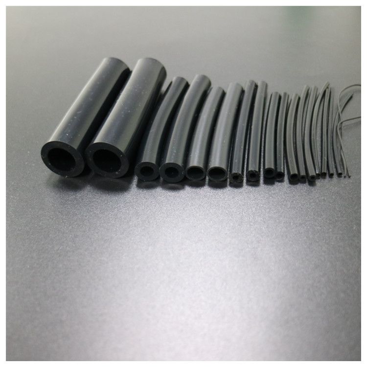 傳輸溶劑怕靜電起火？嶸牌導靜電硅膠軟管，化工/粉體輸送安全優選！